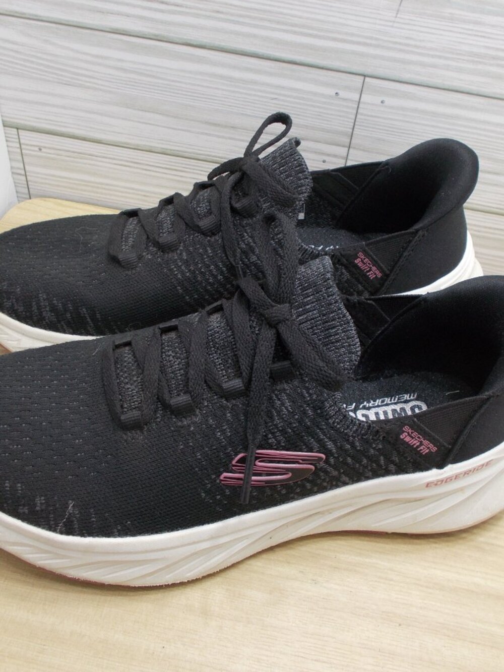 Skechers Swift Fit Hands Free Memory Foam Shoes Women's Size 7